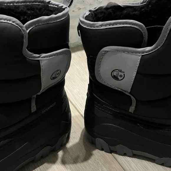 Like New Western Chief Black & Grey Snow Boots, faux fur lined, waterproof - Picture 8 of 12